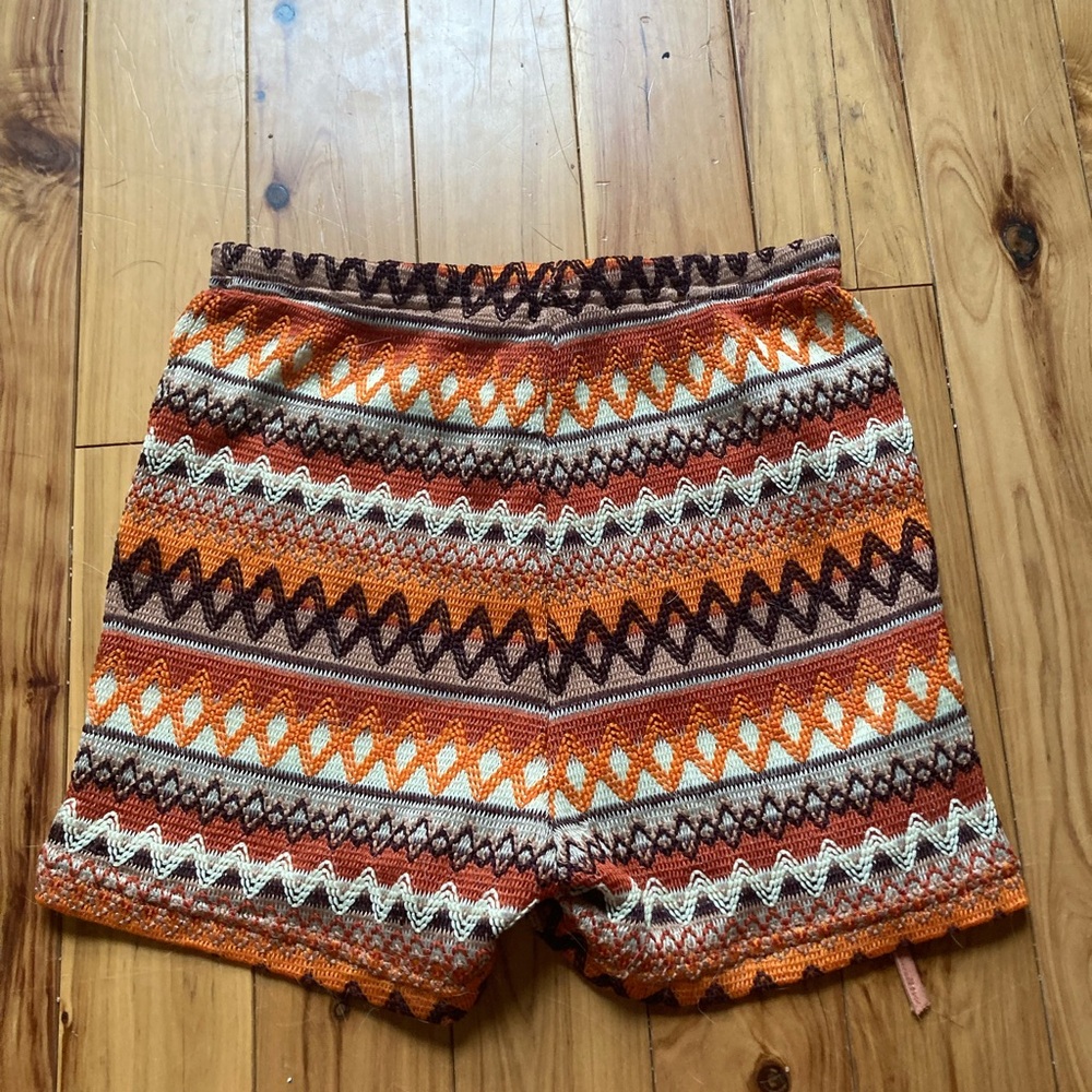 patterned shorts - Picture 2 of 2